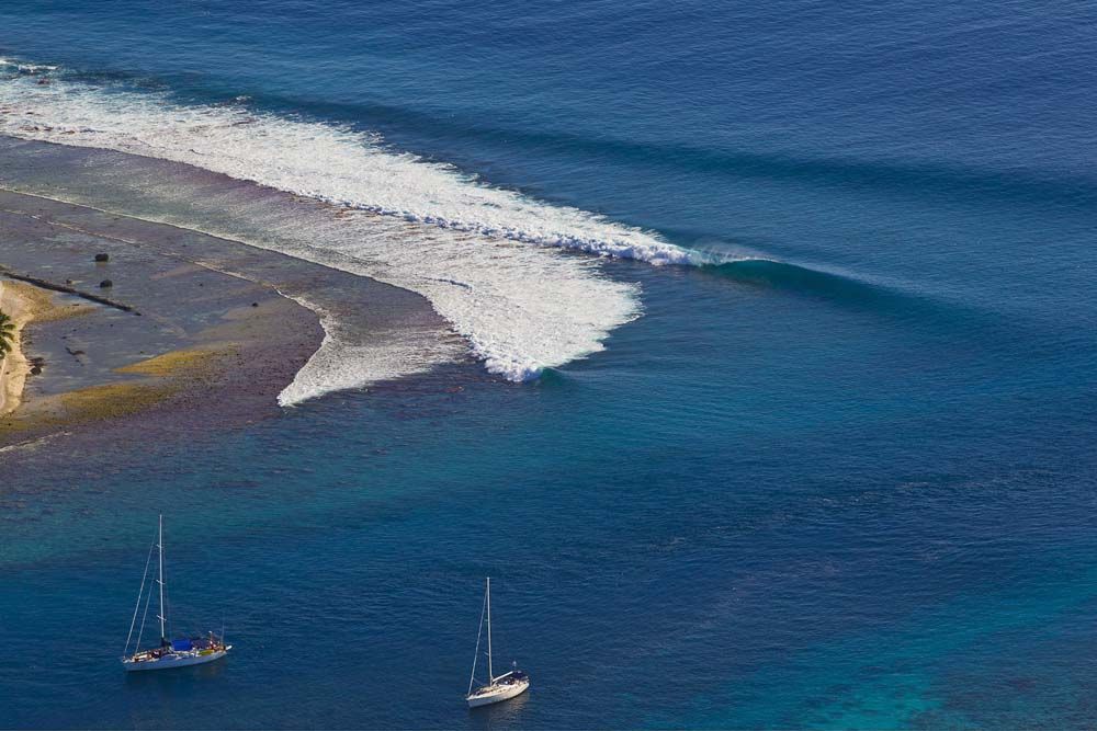iles tuamotu surf
