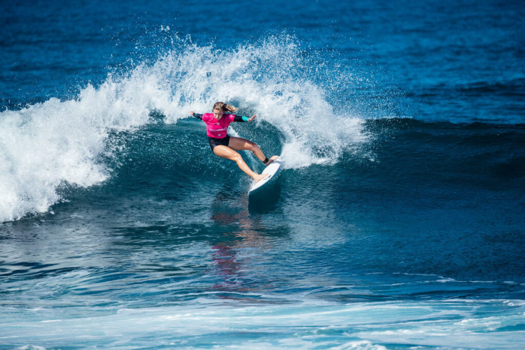 Tessa Thyssen surf