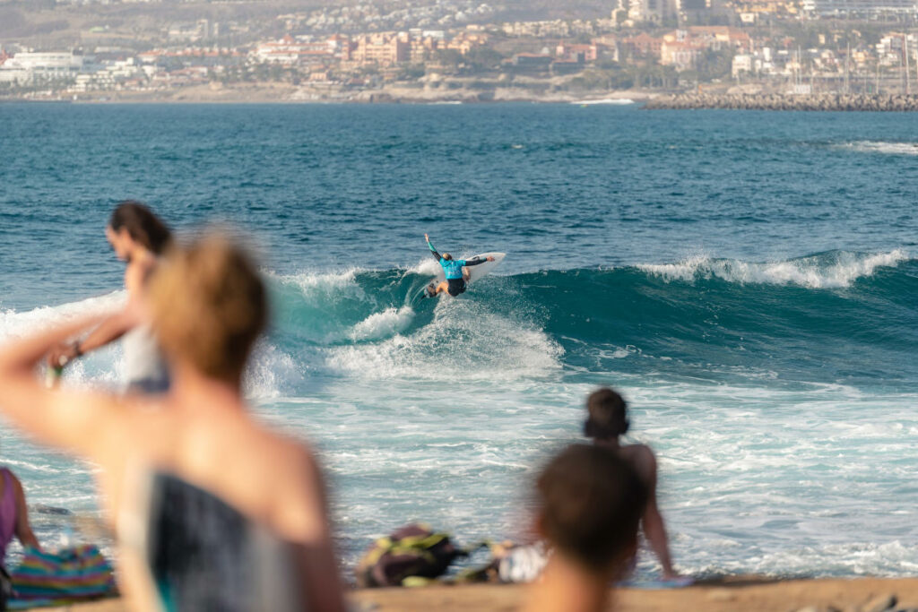 Tessa Thyssen surf