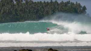 La saison a commencé à Nias !