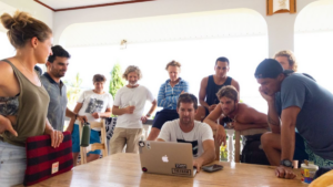 Avec les meilleurs surfeurs français à Tahiti