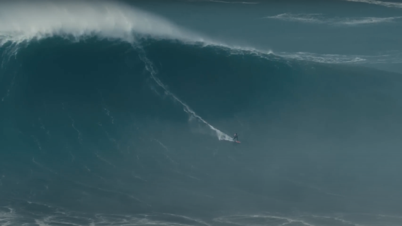 Dans le creux de la plus grosse vague du monde Surf Session Magazine