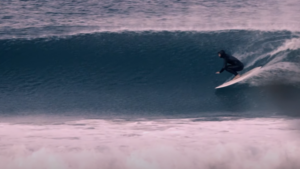 Big Old Blue : la beauté du surf sur les rives vierges de Tasmanie