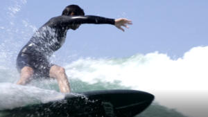 Les deux nouvelles gammes Zeus Surfboards sous les pieds d’Arthur Bourbon
