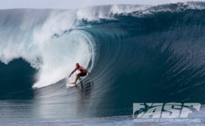 Kelly Slater remporte le Billabong Pro Tahiti 2011