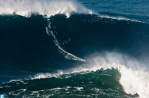 La plus grosse vague jamais surfée ?