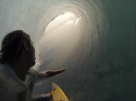 Indo Barrels en Indo par Mikala Jones