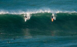 Gros surf à la rame sur la Côte Basque