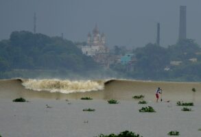 Ils ont surfé le mascaret de Calcutta