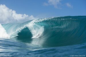 Michel Bourez se blesse à Teahupoo