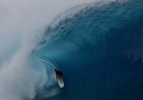 Jack Robinson charge Teahupoo