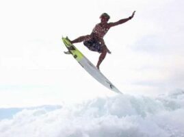 Josh Kerr // Alley oop no grab en wake surf