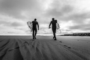 10 raisons de continuer à surfer en hiver