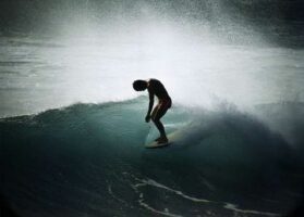 Le premier champion du monde de surf est décédé