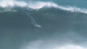 Nazaré montre les crocs
