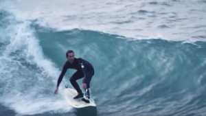 Qui est Éric Dargent, le champion de France de Para Surf?