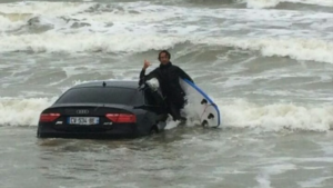 Un pêcheur oublie son Audi A5 sur la plage