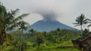 Bali : le volcan Agung remet ça