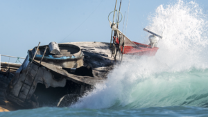 Un bateau échoué crée une nouvelle vague à Waikiki