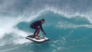 Les planches de surf électriques font le buzz