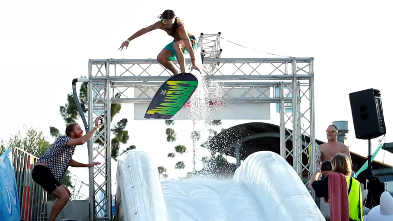 Du surf sur un toboggan aquatique Surf Session Magazine