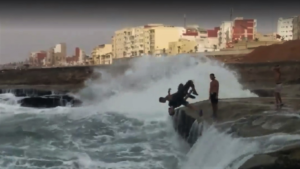[BEST OF] Jeu dangereux dans les vagues de Rabat