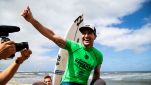 Joel Parkinson champion à Haleiwa