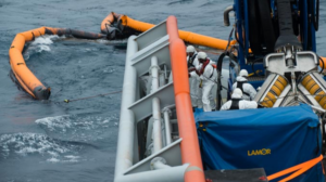 Marée noire : les côtes françaises épargnées jusqu’à la semaine prochaine