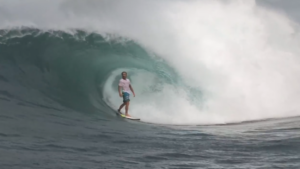 Nusa Lembongan : Slater, Buchan et Nicol en free surf