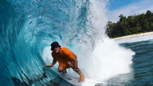 Ian Fontaine en bob aux Mentawai