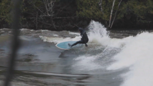 Du surf de rivière engagé au Québec !