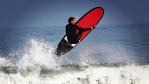 Zeus Surfboards, la marque bretonne qui n’en finit plus de grimper