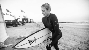 J’ai surfé contre Kelly Slater… Gatien Delahaye raconte