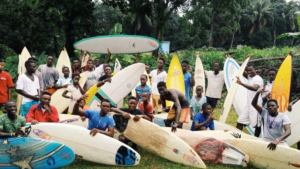 Aidez à la construction d’un surf club au Libéria !