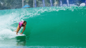Surf Ranch Pro : Johanne Defay domine les débats
