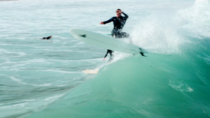 Test de board : Clément Roseyro teste le longboard Prism Surfboards