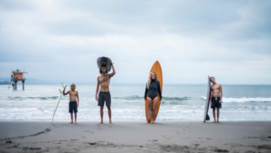 Cinéma : le film de surf Less is More à Biarritz et Oléron
