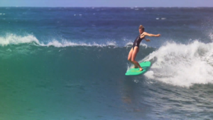 Leah Dawson, la surfeuse la plus fun