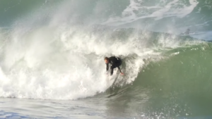 Hossegor foudroyé par Finn McGill