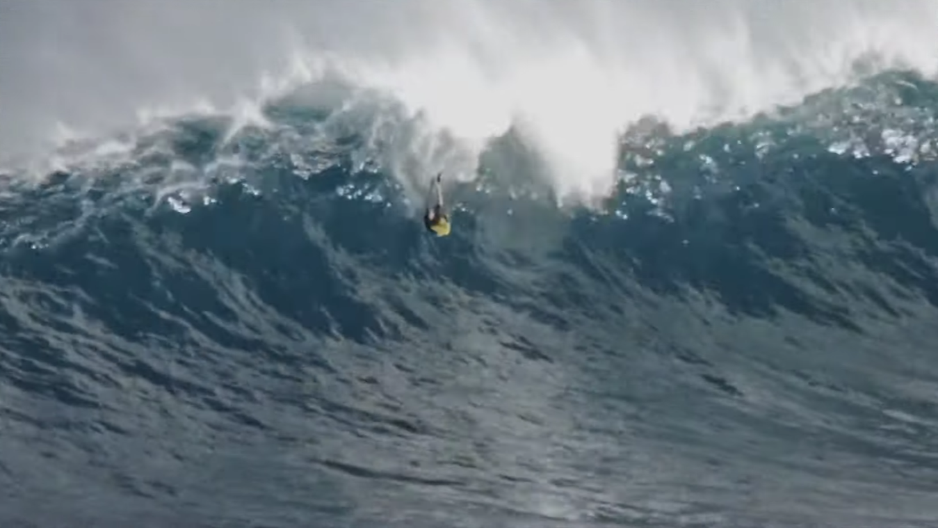 Andrew Karr et son bodyboard regardent Jaws droit dans les yeux Surf Session Magazine