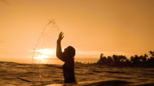 "Solace" : le surf face à la pandémie mondiale