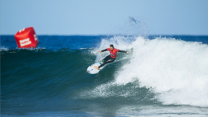 Rip Curl Pro Bells Beach : Johanne Defay file en quart !