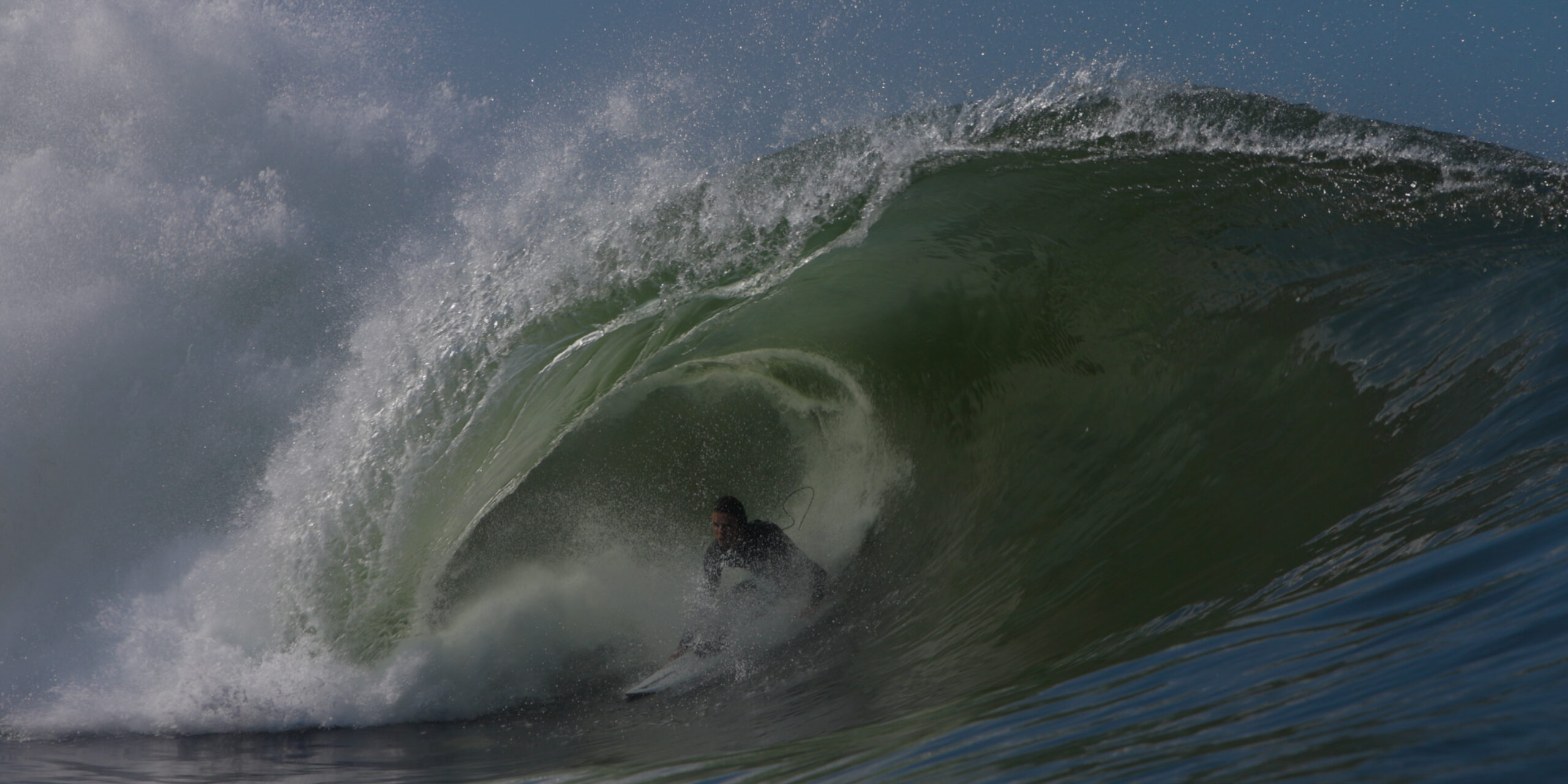 "Session engagée" par Kyllian Guerin Surf Session Magazine