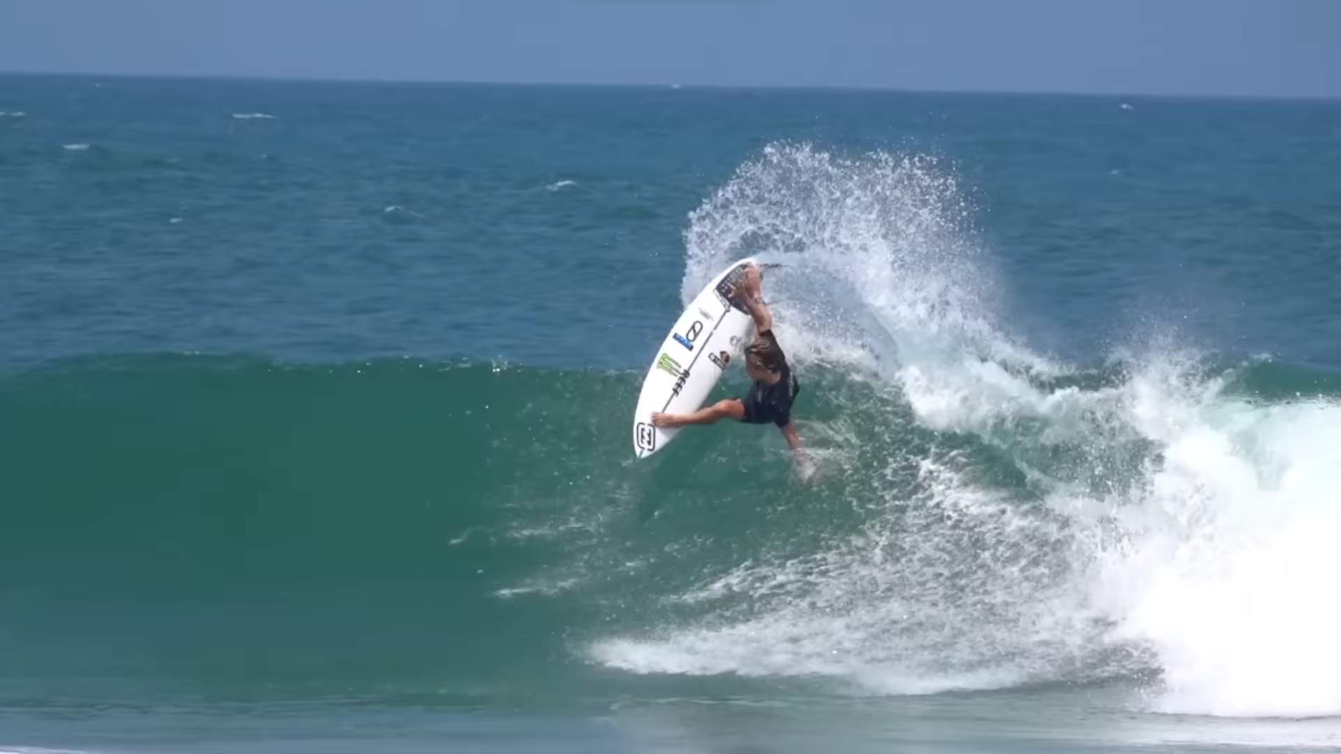 Jackson Dorian score au Mexique Surf Session Magazine