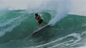 Ian Crane pose le cerveau