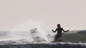 Eliza Arbelbide x Nil Puissant, les joies du longboard en Californie