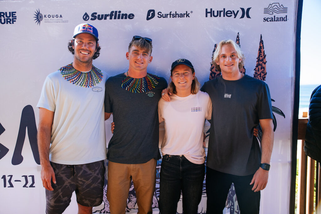 Jordy Smith, Matthew McGillivray,  Sarah Baum et Adin Masencamp ©Beatriz Ryder/World Surf League