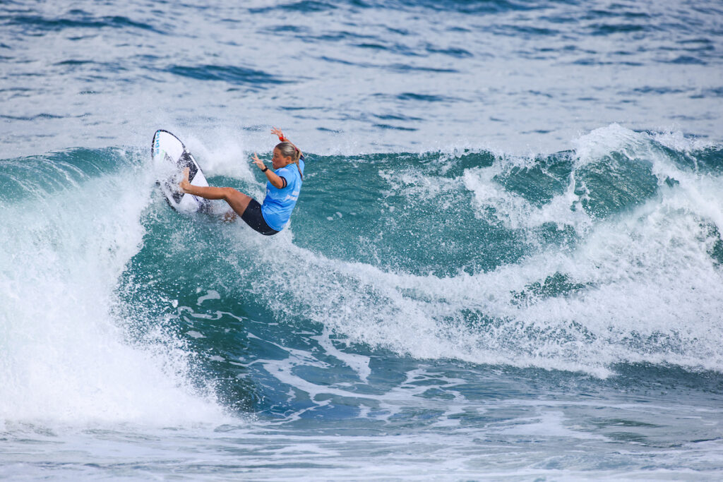 Yolanda Hopkins (Laurent Masurel/World Surf League)