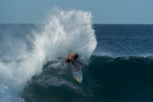 Un aperçu du surf aux Maldives avec Kyllian Guérin