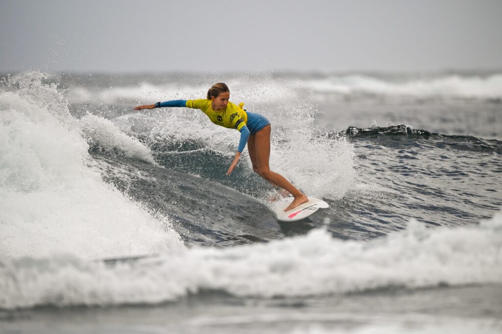 BROCHETON_JADE_BANQUE_POPULAIRE_SURF_TOUR2024_GUADELOUPE_©FFSURF_DSC9809